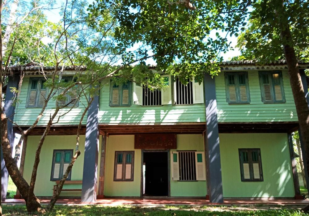 Bon Ton Antique Wooden Villas Pantai Cenang  Extérieur photo