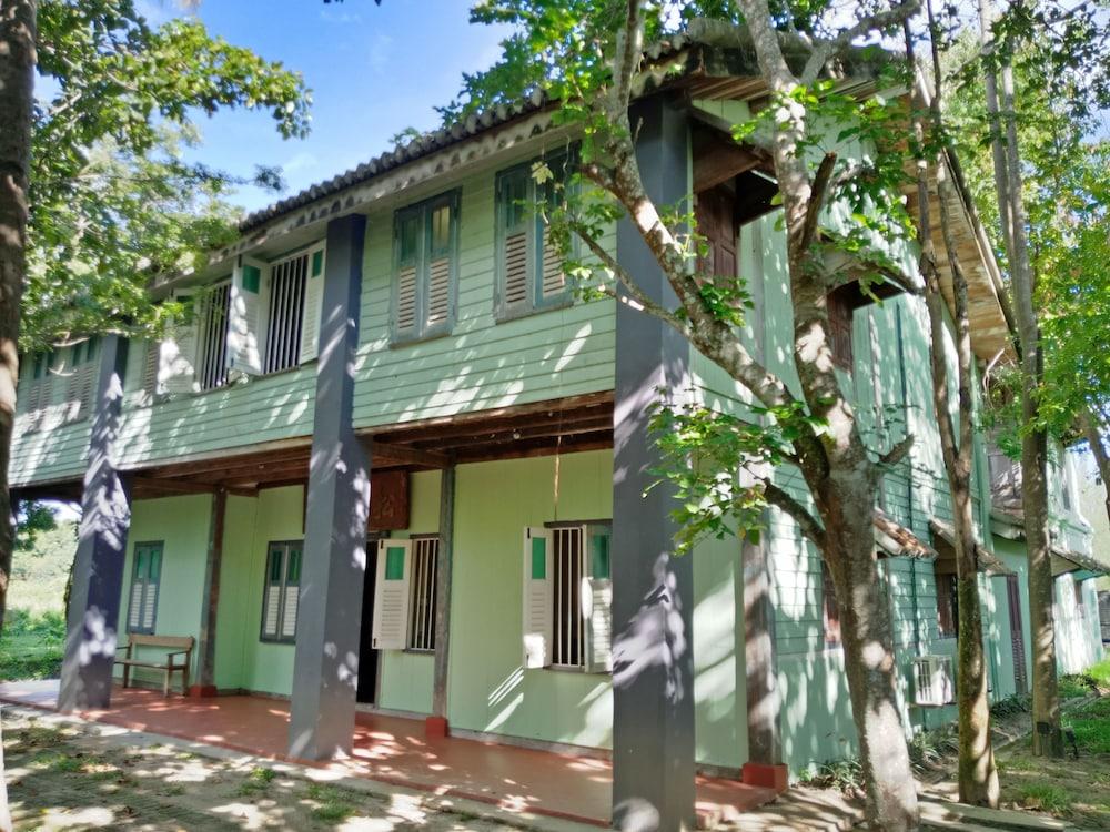 Bon Ton Antique Wooden Villas Pantai Cenang  Extérieur photo