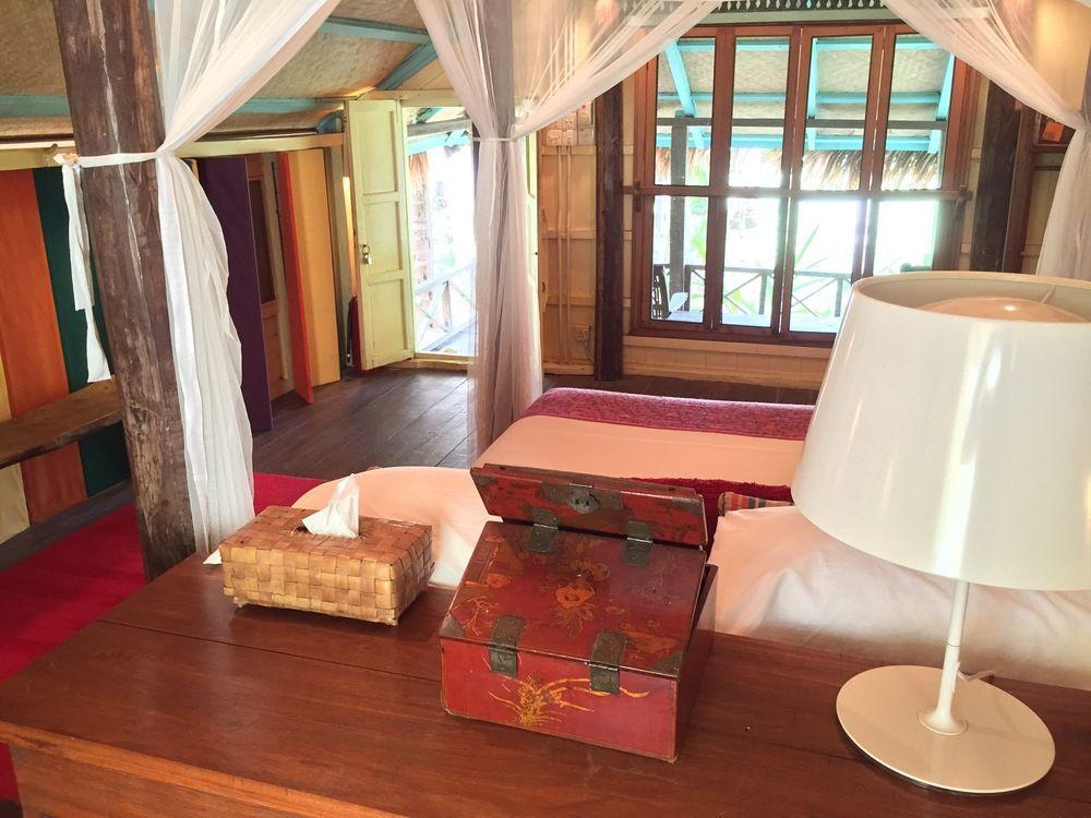 Bon Ton Antique Wooden Villas Pantai Cenang  Extérieur photo