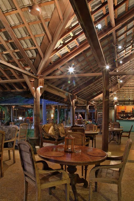 Bon Ton Antique Wooden Villas Pantai Cenang  Extérieur photo