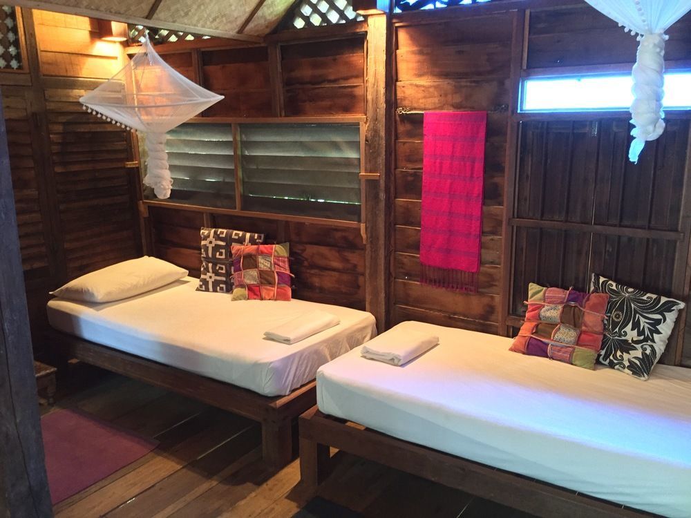 Bon Ton Antique Wooden Villas Pantai Cenang  Extérieur photo