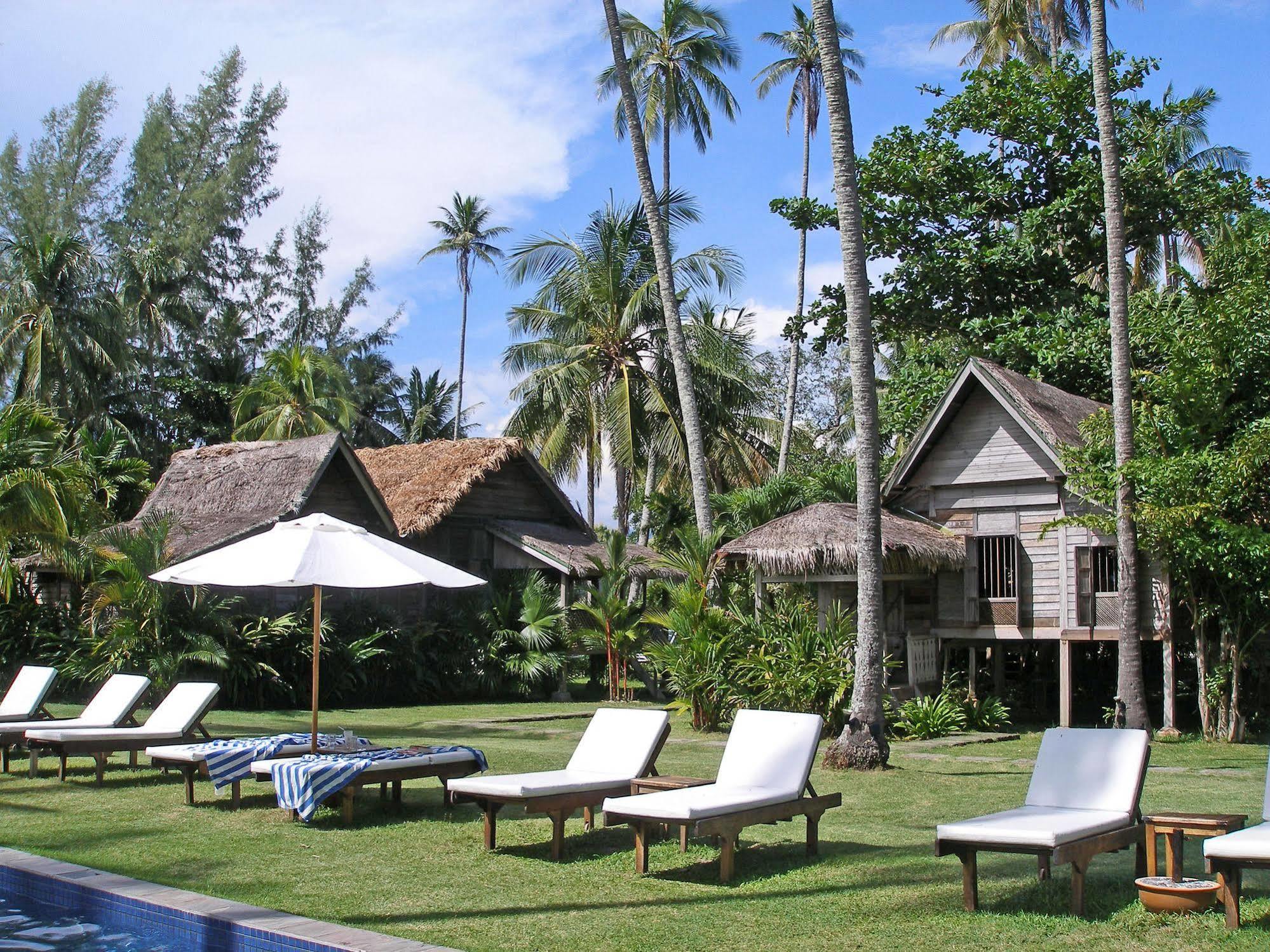 Bon Ton Antique Wooden Villas Pantai Cenang  Extérieur photo