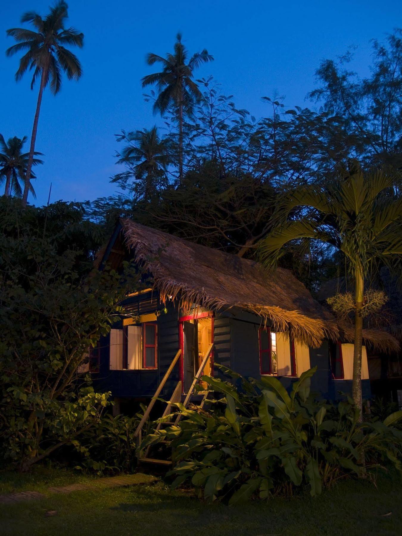 Bon Ton Antique Wooden Villas Pantai Cenang  Extérieur photo