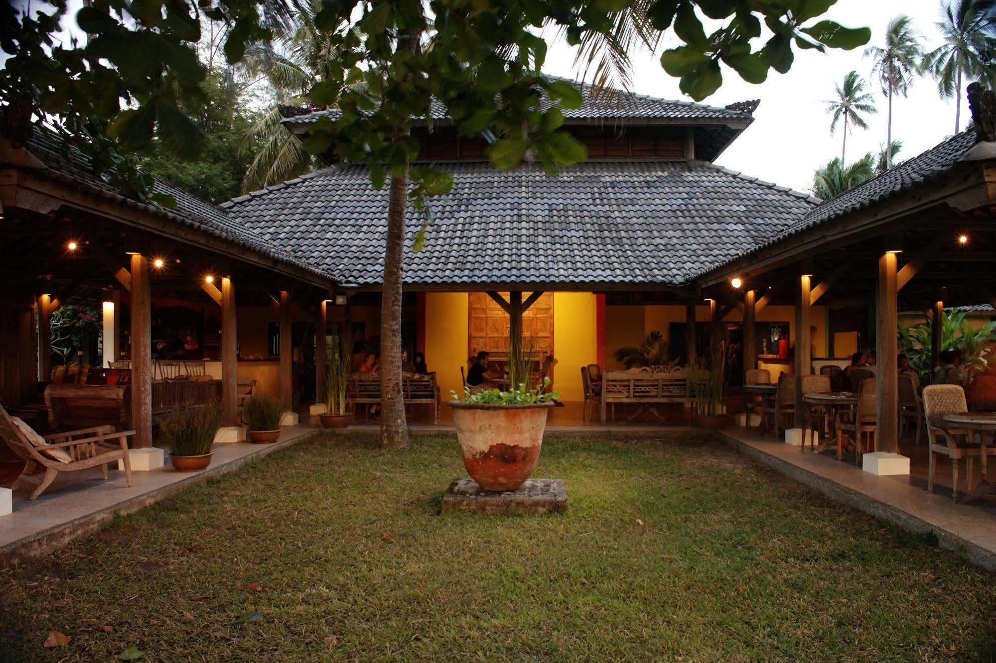 Bon Ton Antique Wooden Villas Pantai Cenang  Extérieur photo