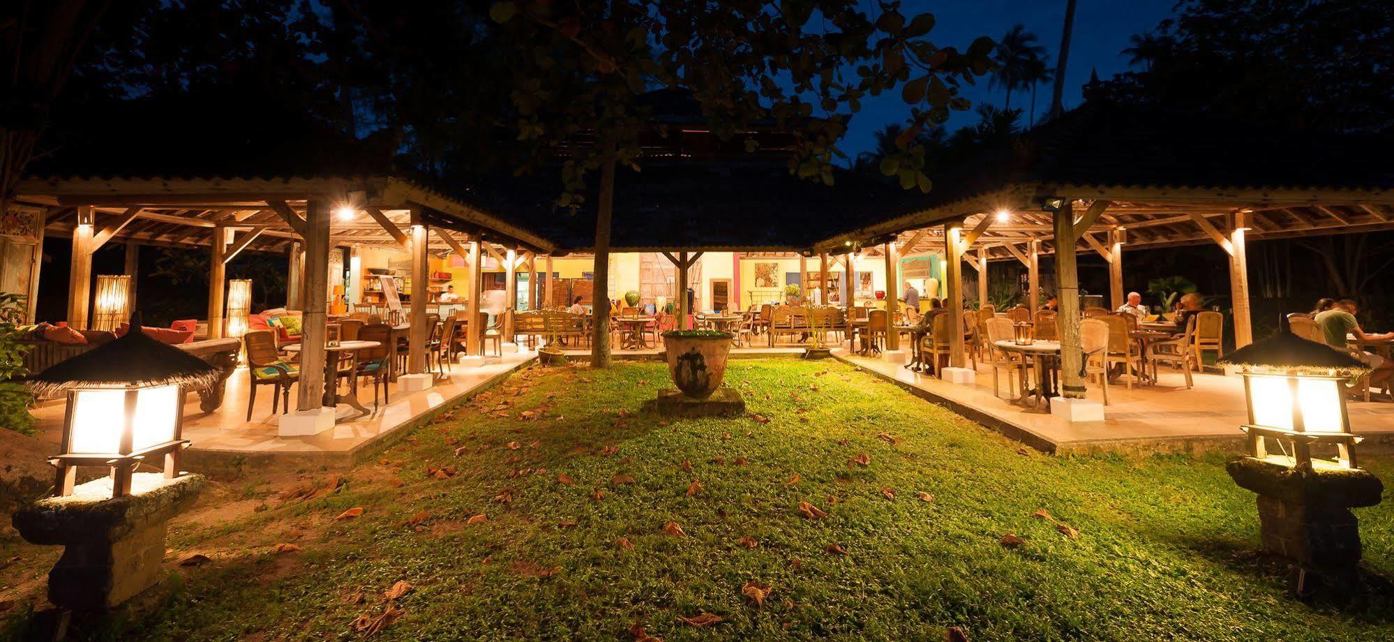 Bon Ton Antique Wooden Villas Pantai Cenang  Extérieur photo