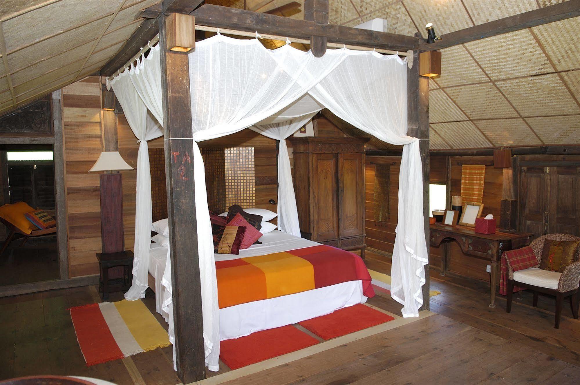 Bon Ton Antique Wooden Villas Pantai Cenang  Extérieur photo