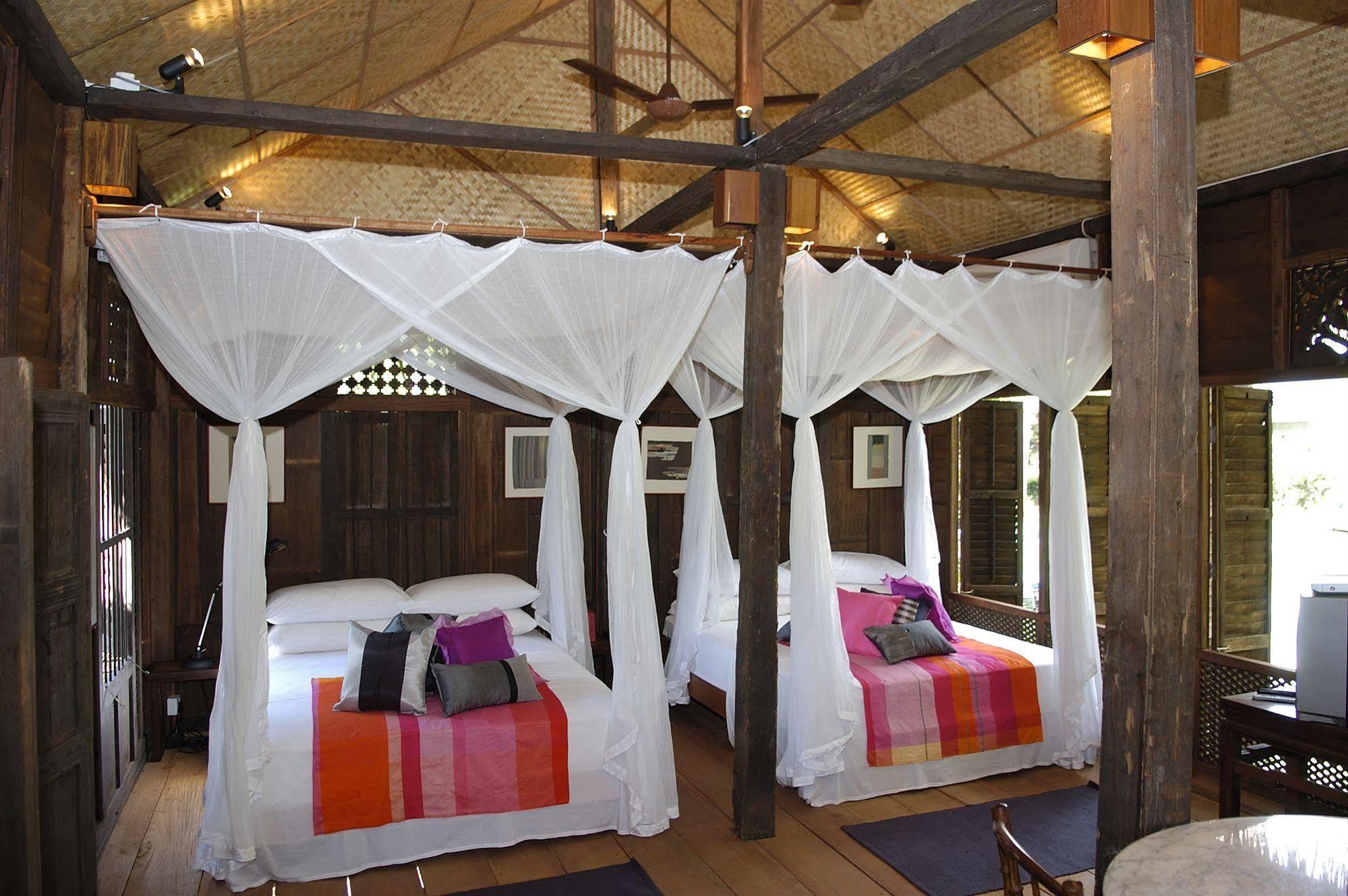 Bon Ton Antique Wooden Villas Pantai Cenang  Extérieur photo