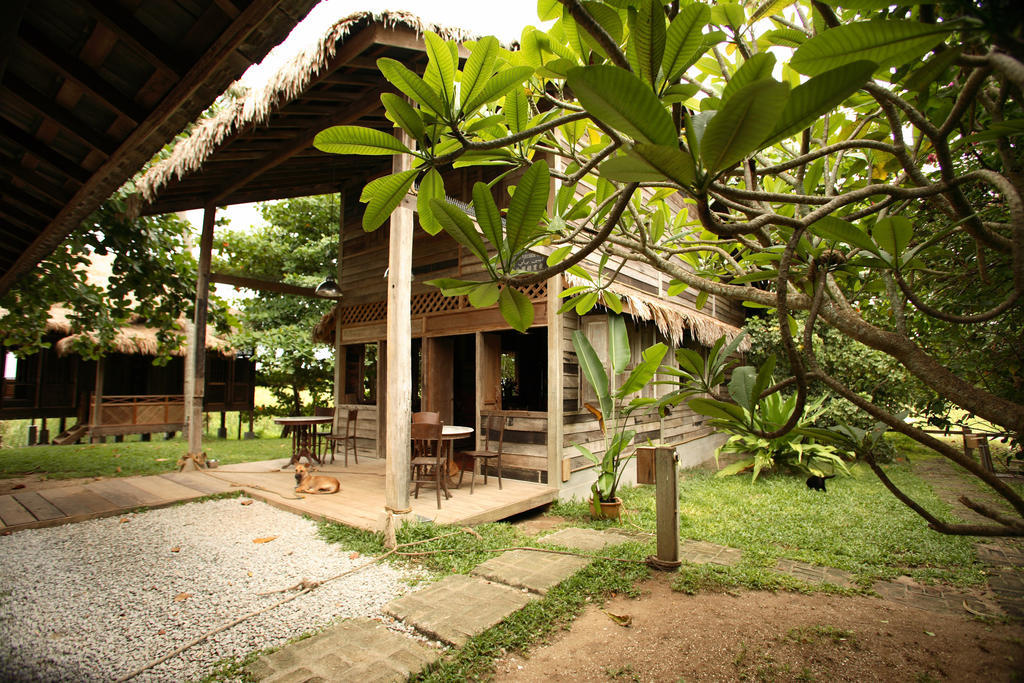 Bon Ton Antique Wooden Villas Pantai Cenang  Extérieur photo